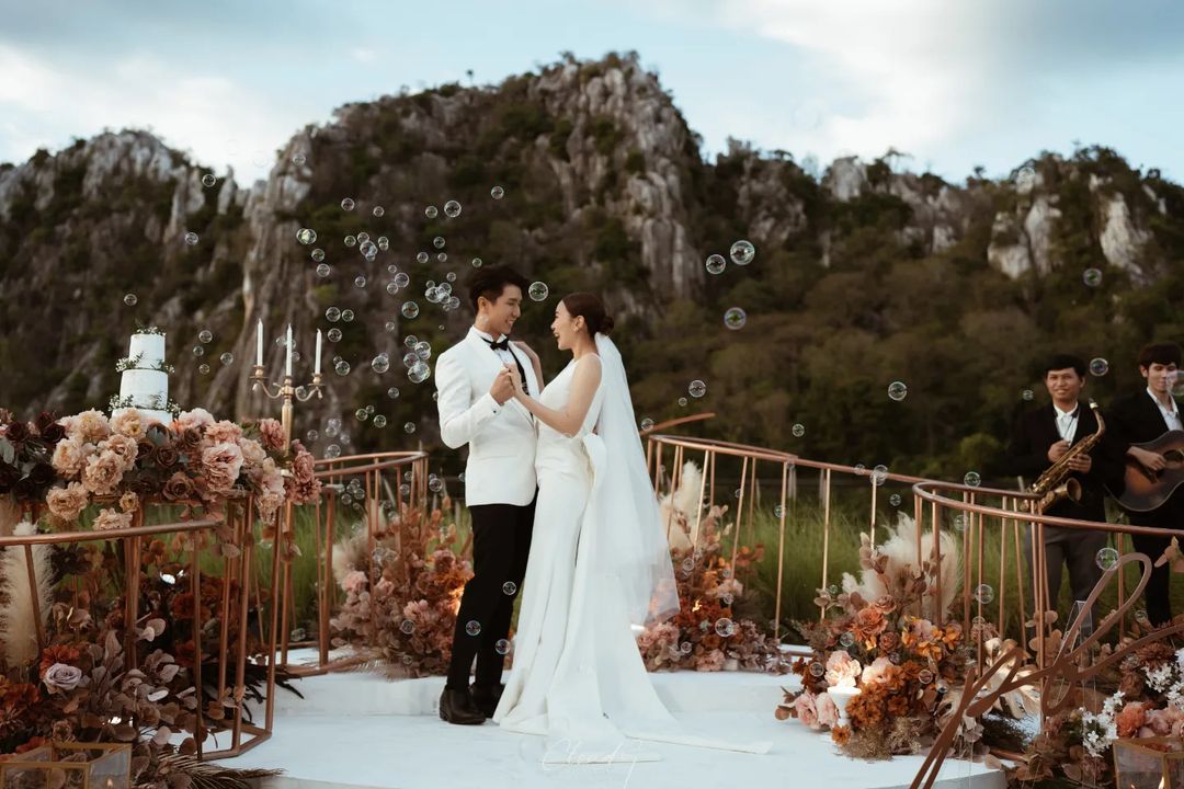 โบวี่ อัฐมา