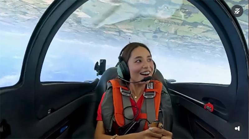  คลิปอดีตนางเอกสาวเฉี่ยว ขับเครื่องบินสุดเท่