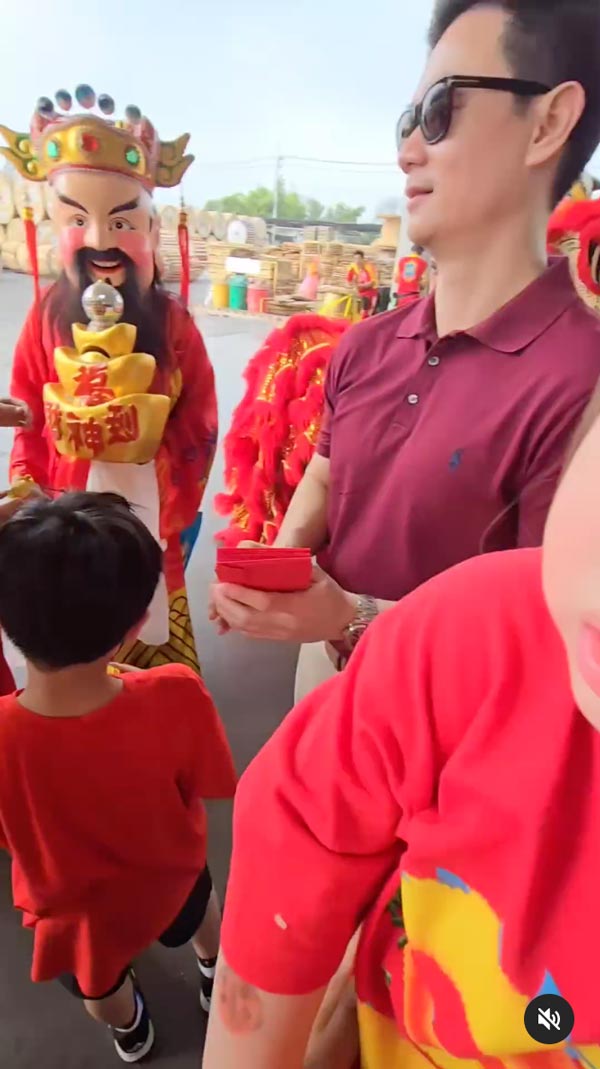 ชมพู่ น็อต