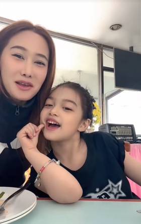 กุ้งพลอย กนิษฐรินทร์ 