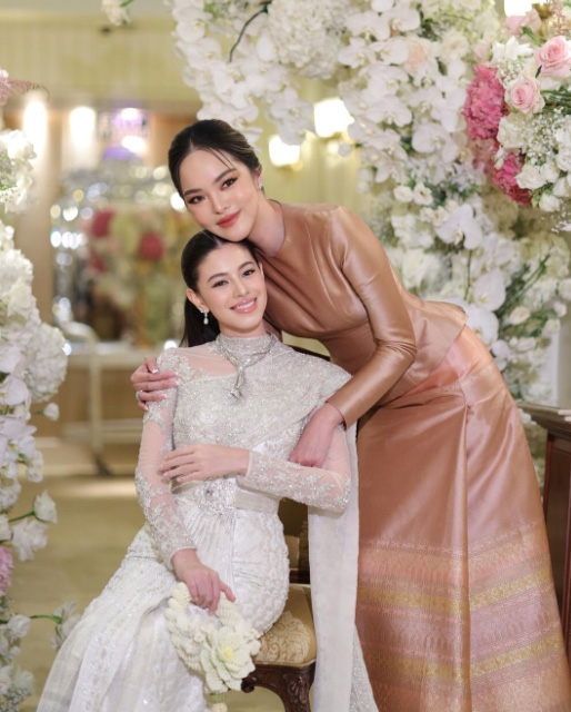 แคท ซอนญ่า ชุดแต่งงาน