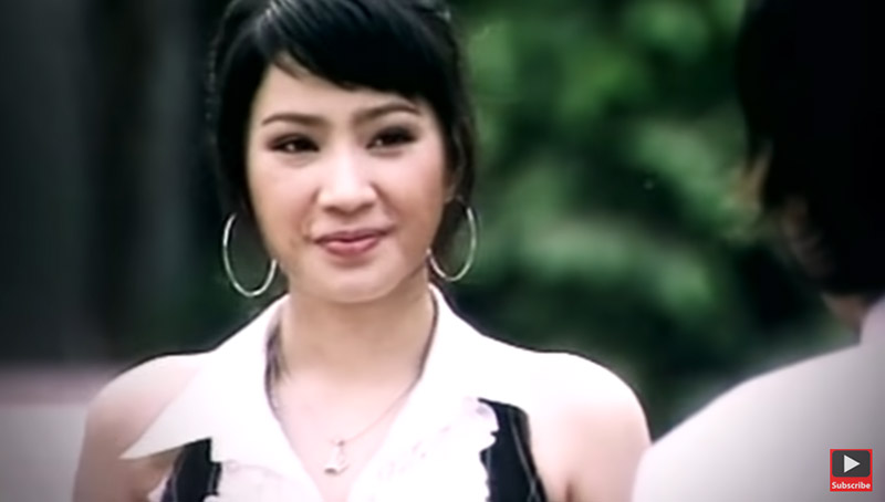  ฟาง พิชญา