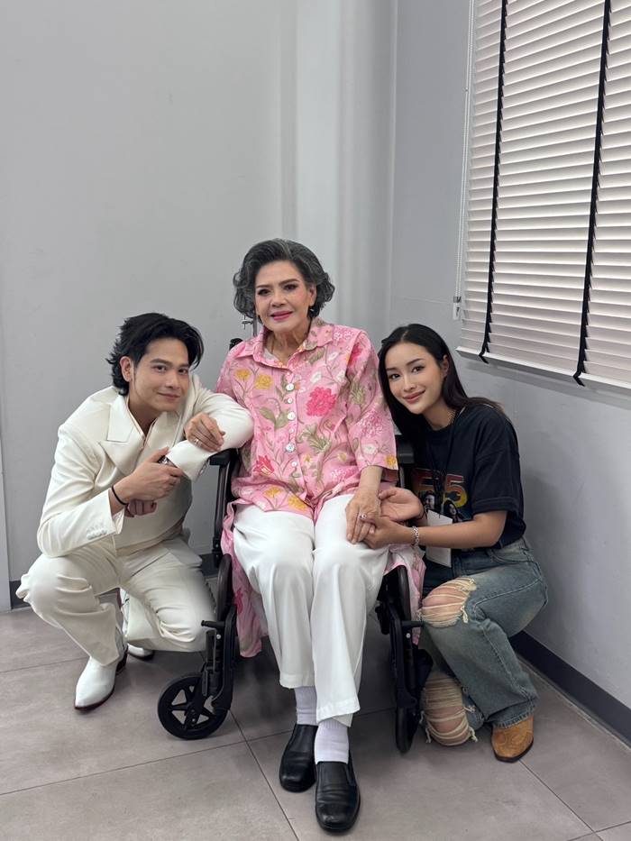 คิว ฟลัวร์ เผยภาพคุณแม่ จีรนันทน์ เศวตนันทน์