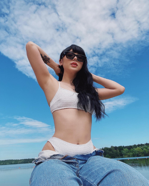 พลอยชมพู ชุดว่ายน้ำ