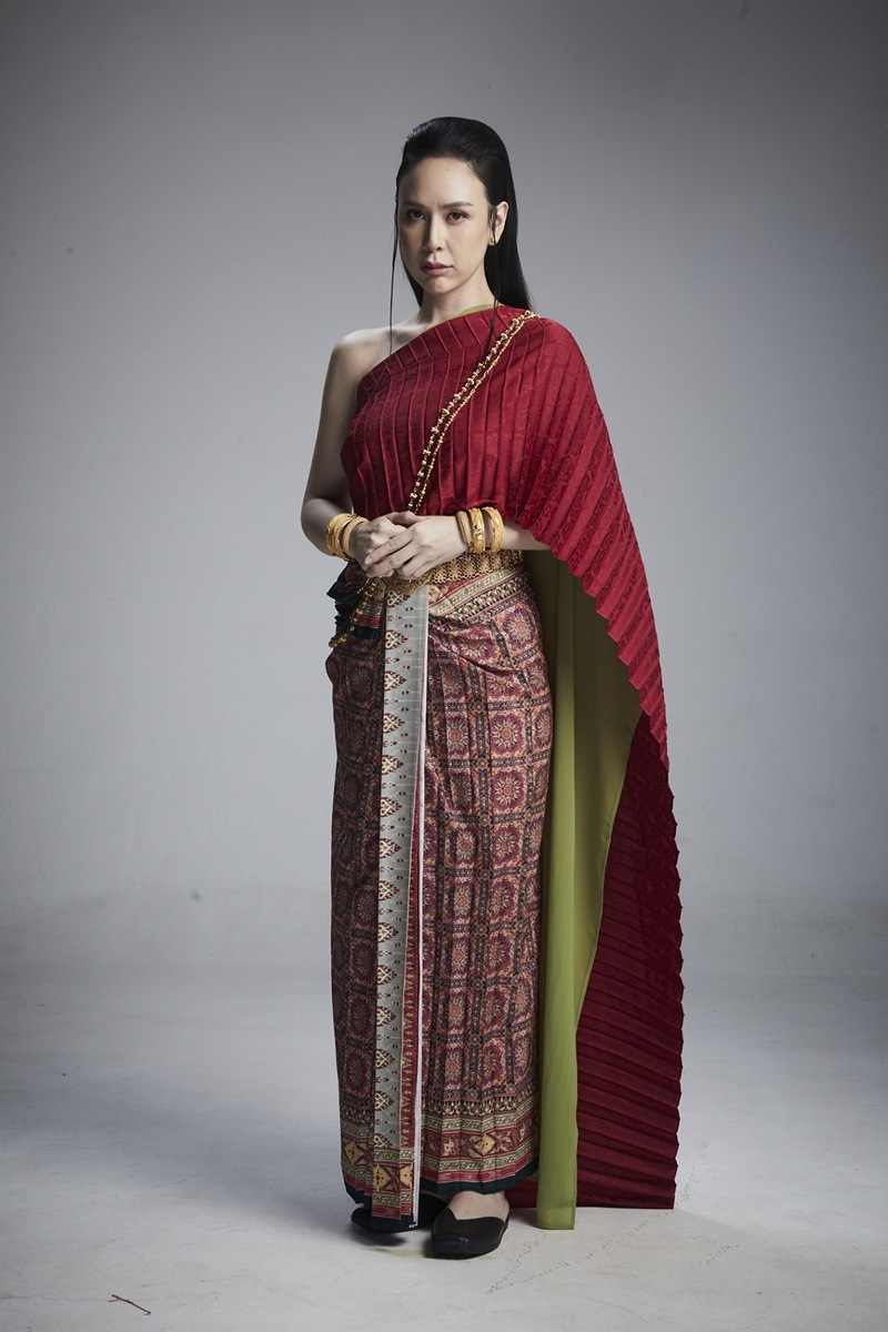 พิศวาสข้ามภพ ฝ้าย เวฬุรีย์