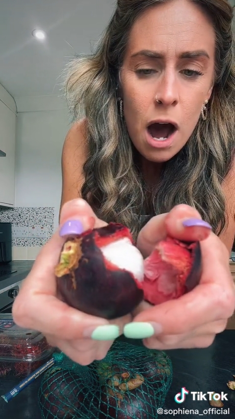 ฝรั่งกินมังคุดครั้งแรก