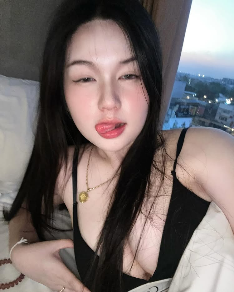 หมวยหลิน เน็ตไอดอลสุดอึ๋ม