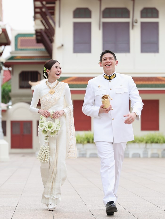 มาแล้ว.. ภาพแต่งงาน มายด์ ลภัสลัล สวมชุดไทยงดงาม เข้าพิธีสมรส ทายาทสิงห์ 