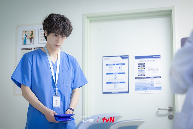 Resident Playbook เพลย์บุ๊คชุดกาวน์ ซีรีส์เกาหลี