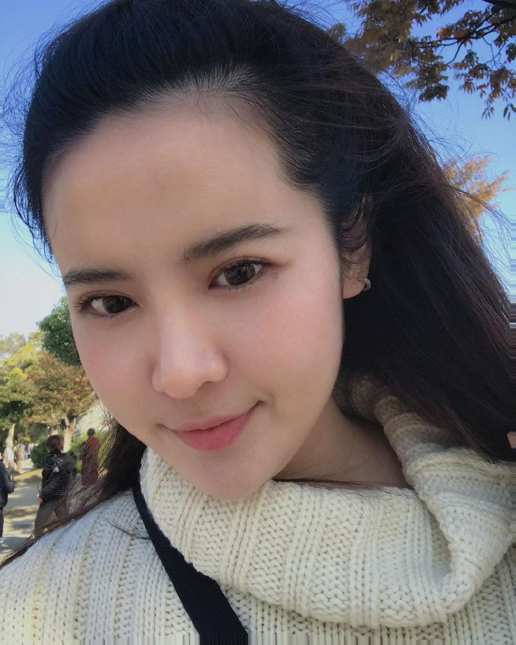 แอนนี่ สรารัตน์