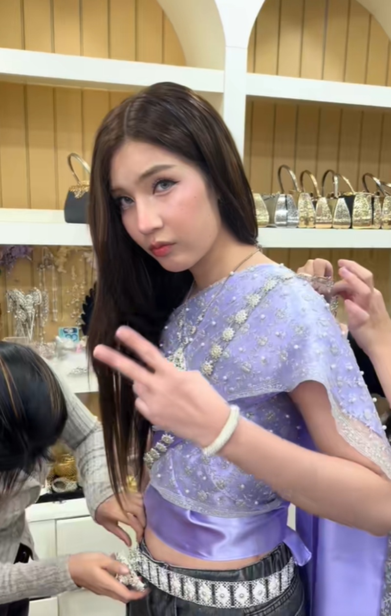 ชุดไทยประยุกต์