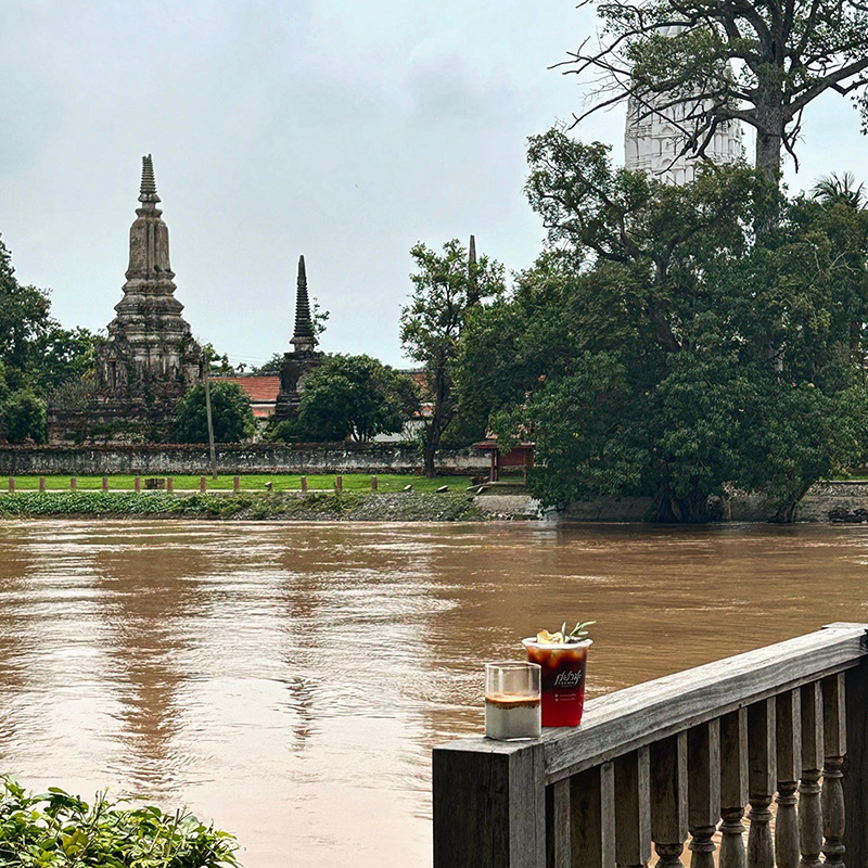 วิวพระปรางค์จากร้านศยามะ อยุธยา SYAMA AYUDHYA