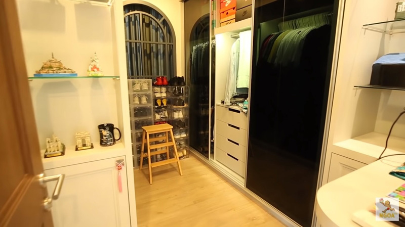 Walk-in Closet
