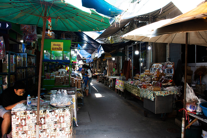 ตลาดศาลเจ้าโรงทอง ที่เที่ยวอ่างทอง ฉบับอัปเดต