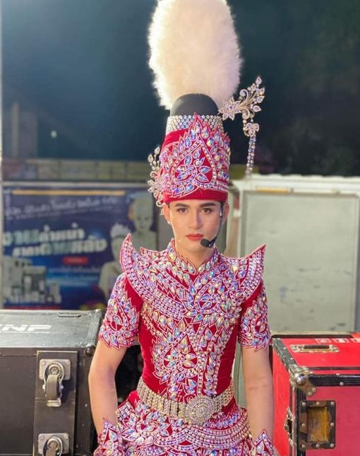 นิว มุกดา ประวัติ