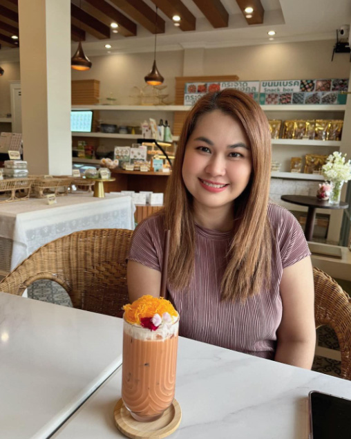 จูน เพ็ญชุลี ประวัติ