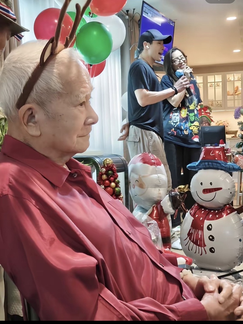 ตุ้ยพาพิ้งกี้ไหว้บิ๊กหอย