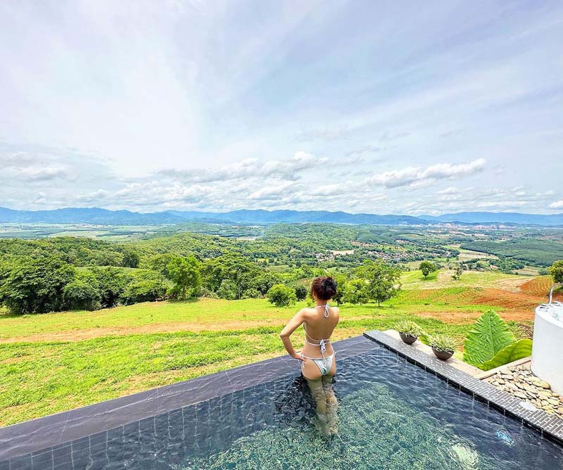 บี น้ำทิพย์ ชุดว่ายน้ำ