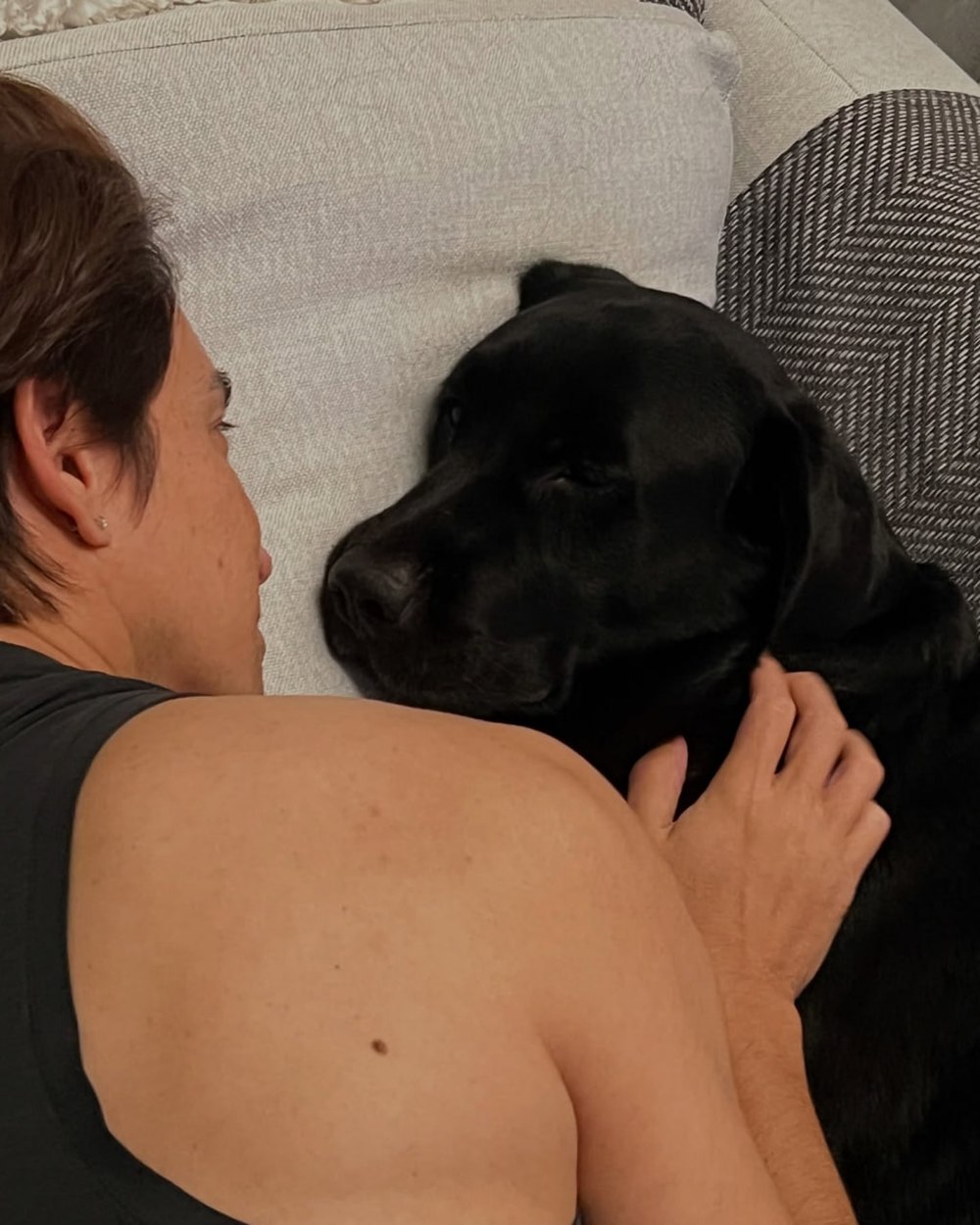 นุ่น รมิดา จับพิรุธสามี หลุยส์ สก๊อตต์ เรียกไม่หัน นึกว่าแอบคุยกับใคร