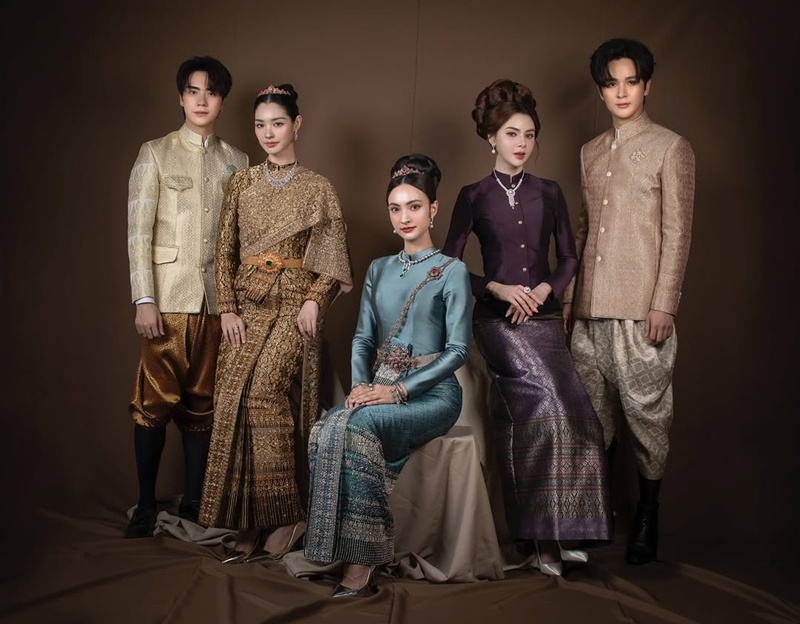 ดาราชุดไทย