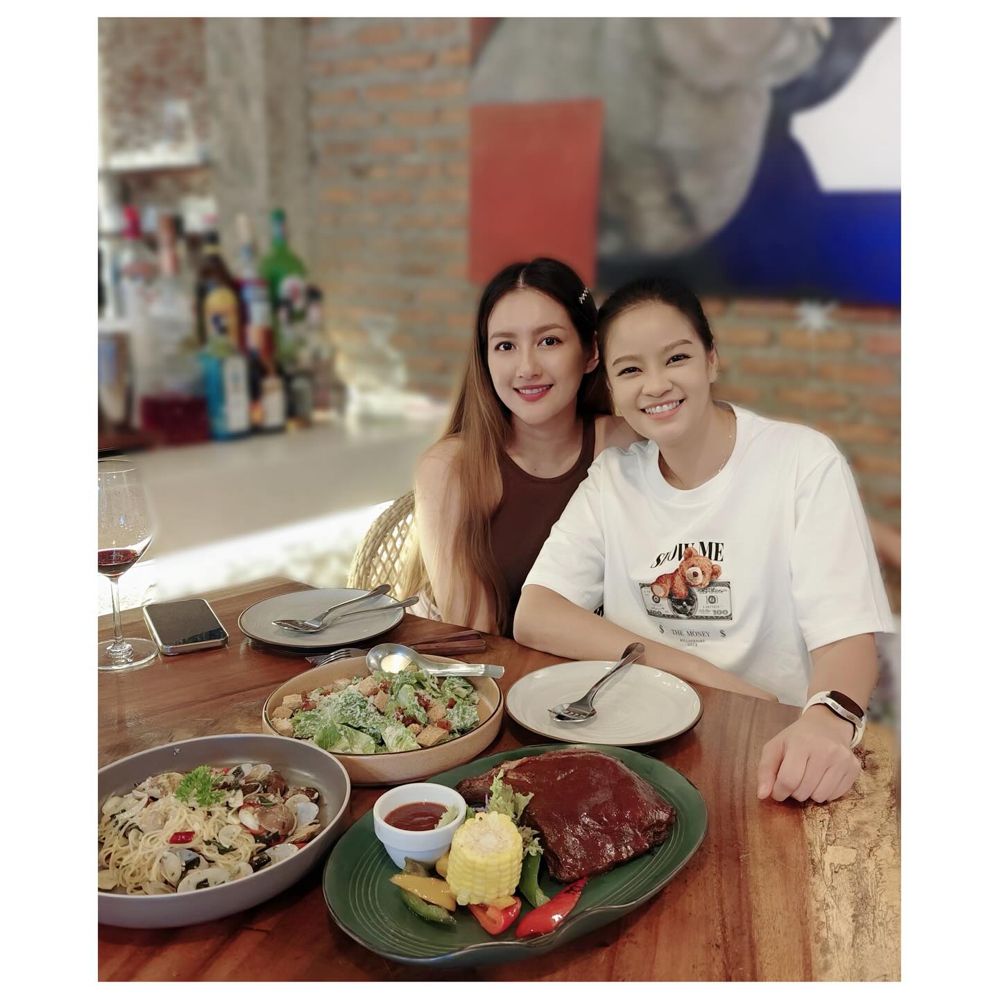 ม่วย นิธิตรา นก อุษณีย์