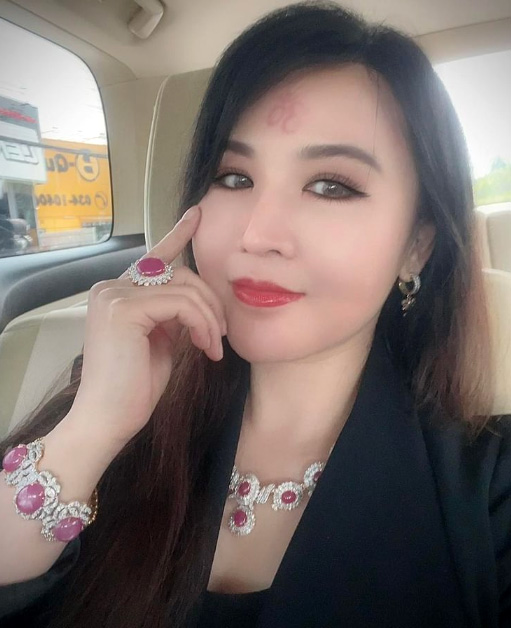 ล้วงประวัติ เพชรพันปี เจ้าของร้านเพชรดัง ดีกรีไม่ธรรมดา