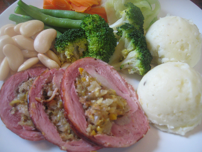 หมูสันในยัดไส้แอปริคอต แอปเปิล และขิง อาหารฝรั่ง เมนูหมูยัดไส้ สูตรอาหาร