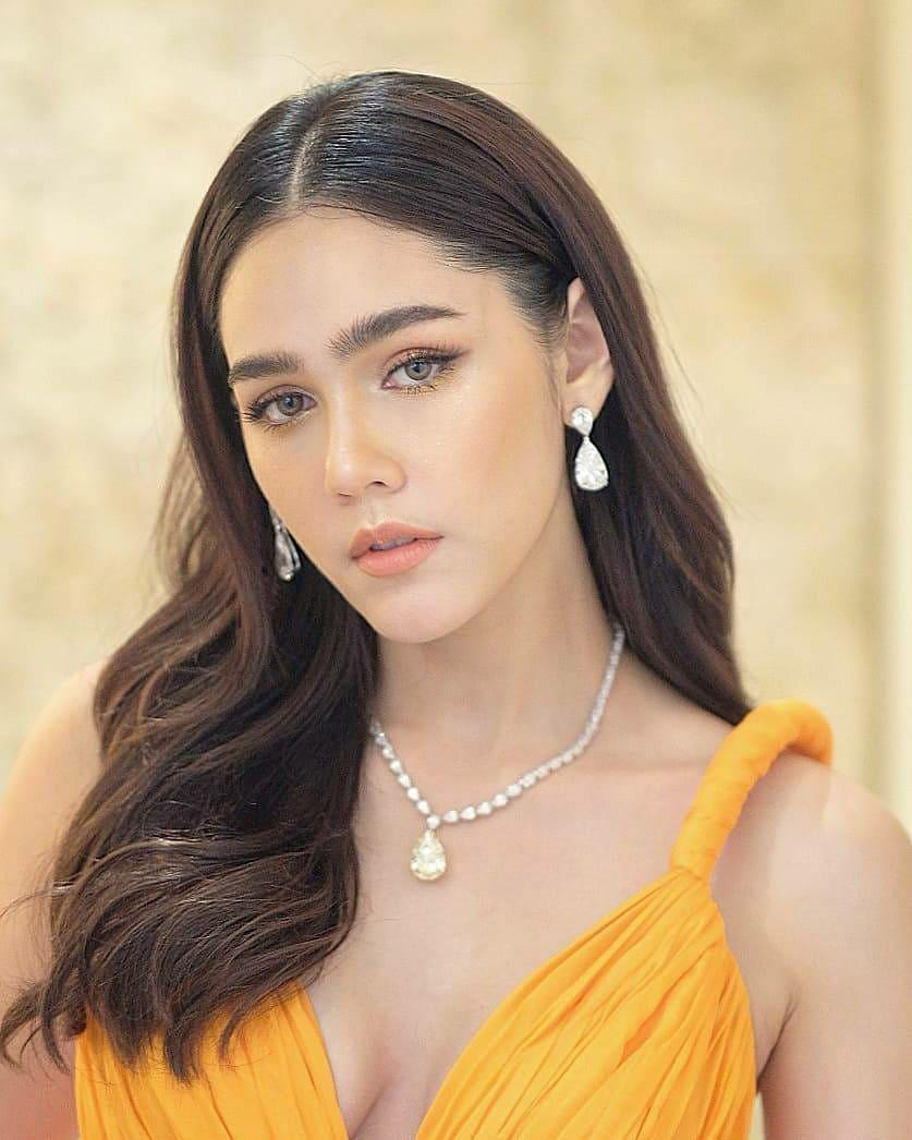 ชมพู่ อารยา ดาราลูกครึ่งหญิง