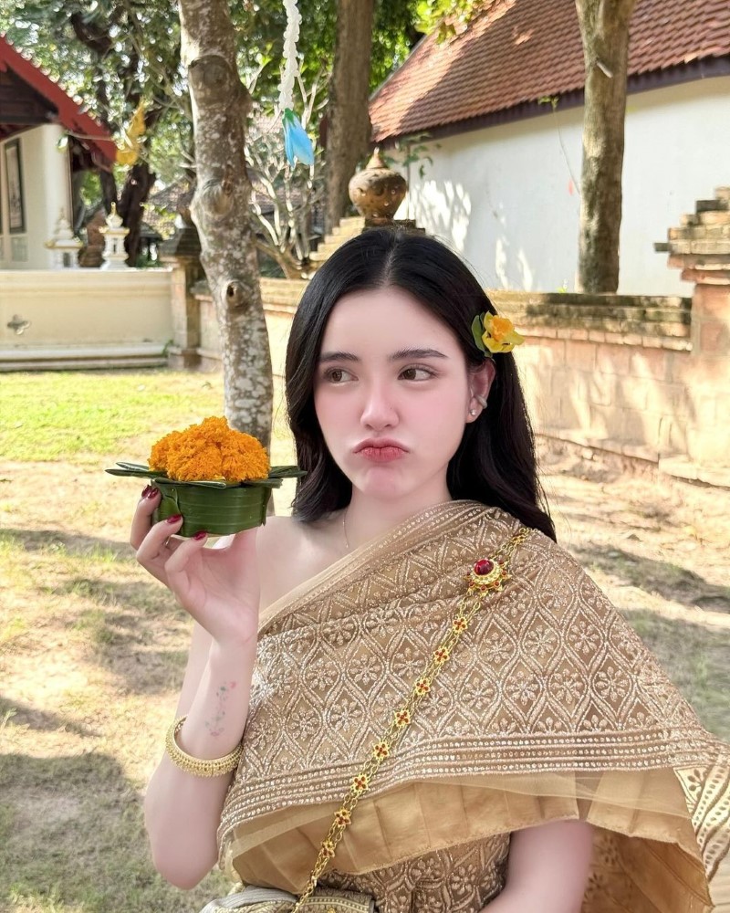 ขนม ศศิกานต์ อดีตภรรยา ครูเต้ย อภิวัฒน์ สาวสวยดีกรีดาวมหาวิทยาลัย ที่เพิ่งเปิดตัวรักใหม่