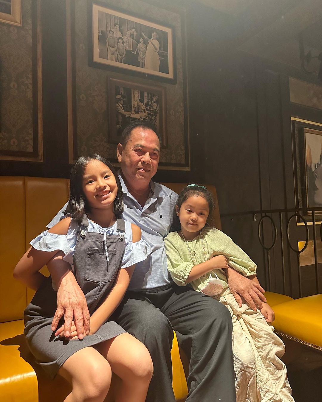 แอฟ พา น้องปีใหม่ ไปหา ปู่ไพวงษ์ แชะภาพอบอุ่น มื้อนี้อิ่มอร่อยพร้อมหน้า ...