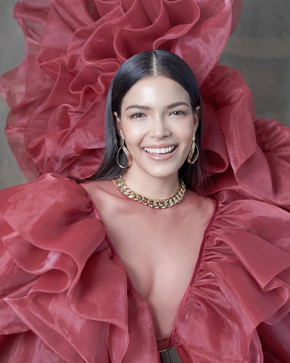 ฟ้าใส ปวีณสุดา