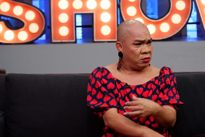 อรชร เชิญยิ้ม