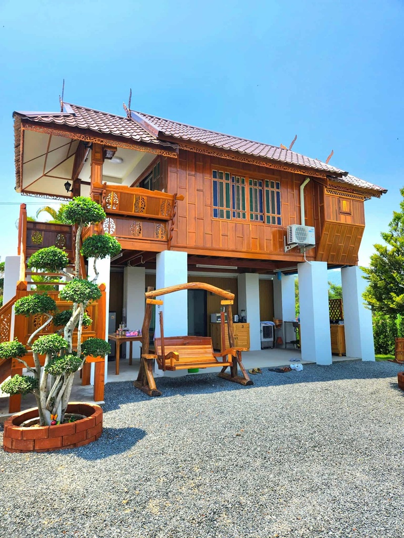 บ้านกลางทุ่ง