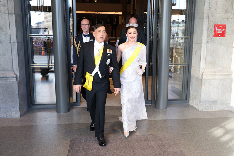 ในหลวง - พระราชินี