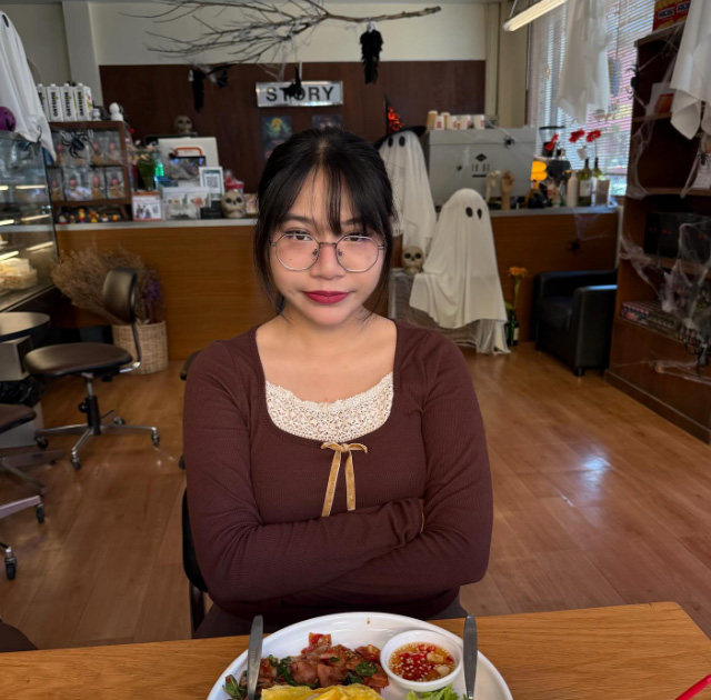 เปิดประวัติ โมนิซึกะพาเพลิน อินฟลูฯ สายรีวิว อดีตแฟน บอส แดนเซอร์ลำไย