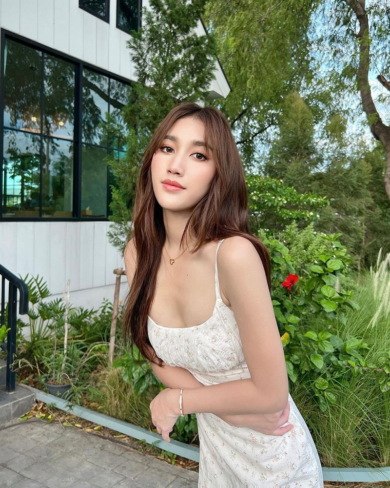 เบส รักษ์วนีย์