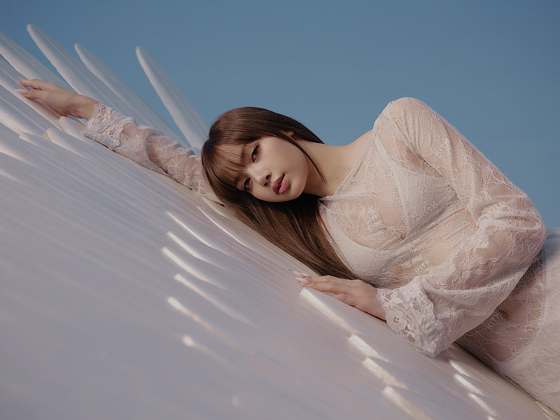 ลิซ่า อวดหุ่นแซ่บ ชุดแบรนด์ดัง LISAxKith