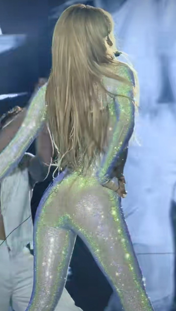 ลิซ่า ชุดขึ้นคอนเสิร์ต BLACKPINK