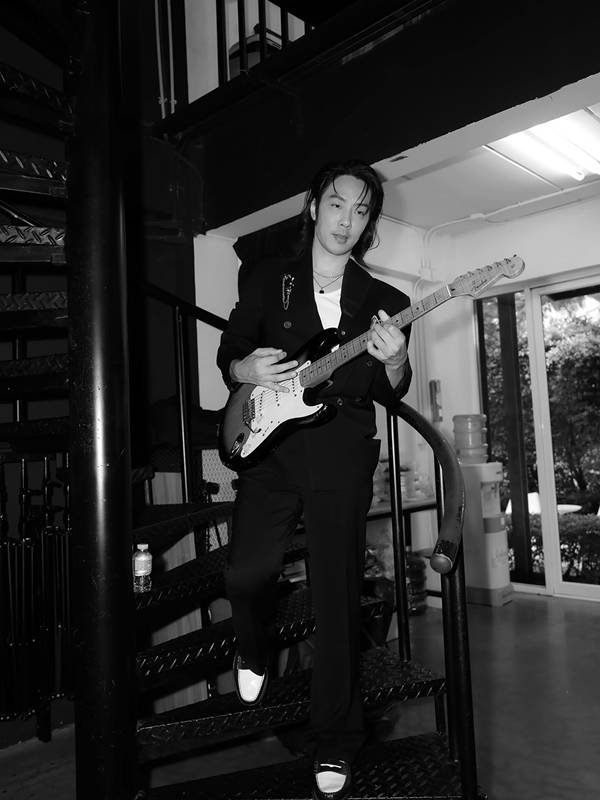 หนึ่ง ETC. วูบล้มกระแทกพื้น