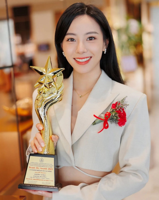 ทับทิม มัลลิกา ประวัติอดีตพิธีกรวัยรุ่นชื่อดัง กับชีวิตปัจจุบันที่หลายคนอยากรู้