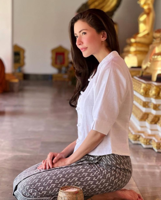 ดาราใส่ชุดไทย