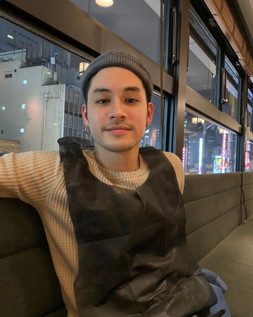  เก้า จิรายุ, วี วิโอเลต