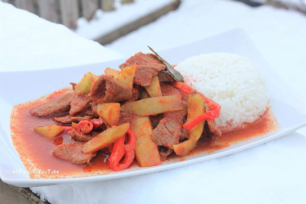 เนื้อผัดพริกแกง 