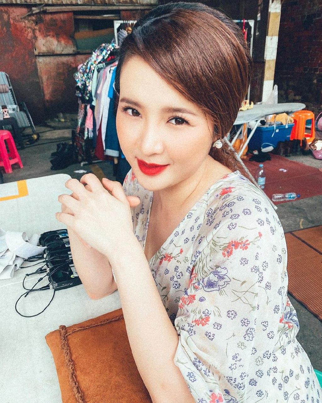 แอนนี่ สรารัตน์