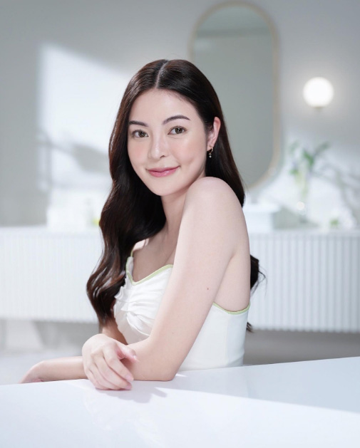 เอวา ปวรวรรณ หรือ เอวา ตลกหกฉาก สาวสวย รวย เก่ง ทายาทธุรกิจหมื่นล้าน