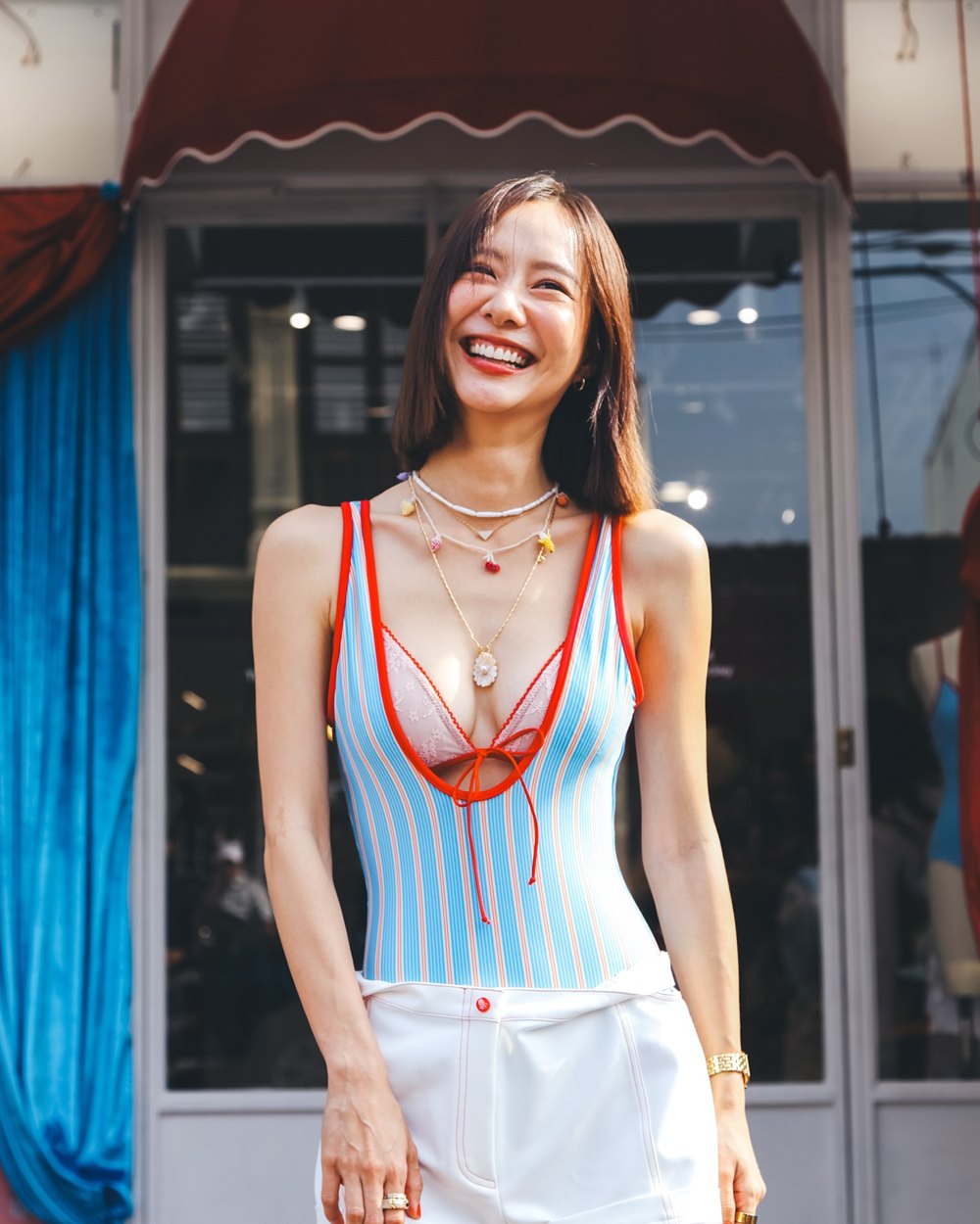 เต้ย จรินทร์พร นุ่งชุดว่ายน้ำแหวกอึ๋ม ซัมเมอร์นี้ฮอตใจละลาย 