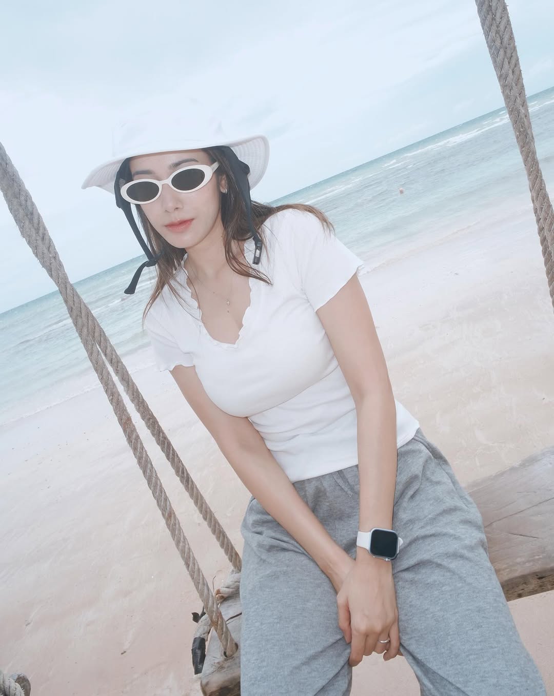 เกรซ พัชร์สิตา เสิร์ฟความขาวอึ๋ม กระแทกตา