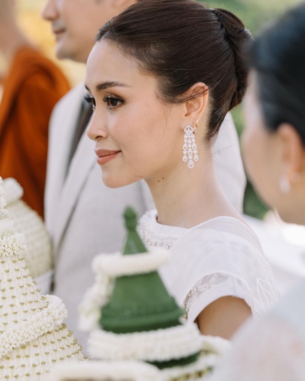 เพชร ภิพัชรา