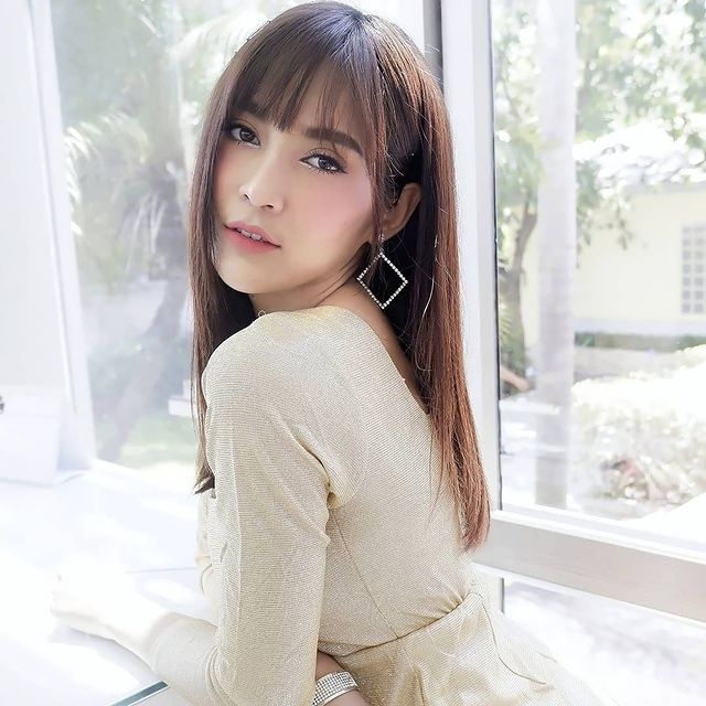 เร รัตน์ฟ้า