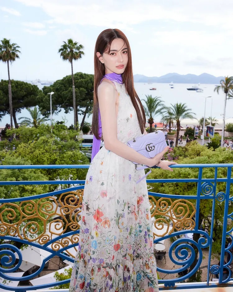 ใหม่ ดาวิกา โททัลลุคสุดชิค สวยเฉิดฉาย กระทบไหล่คนดังระดับโลกมากมาย 